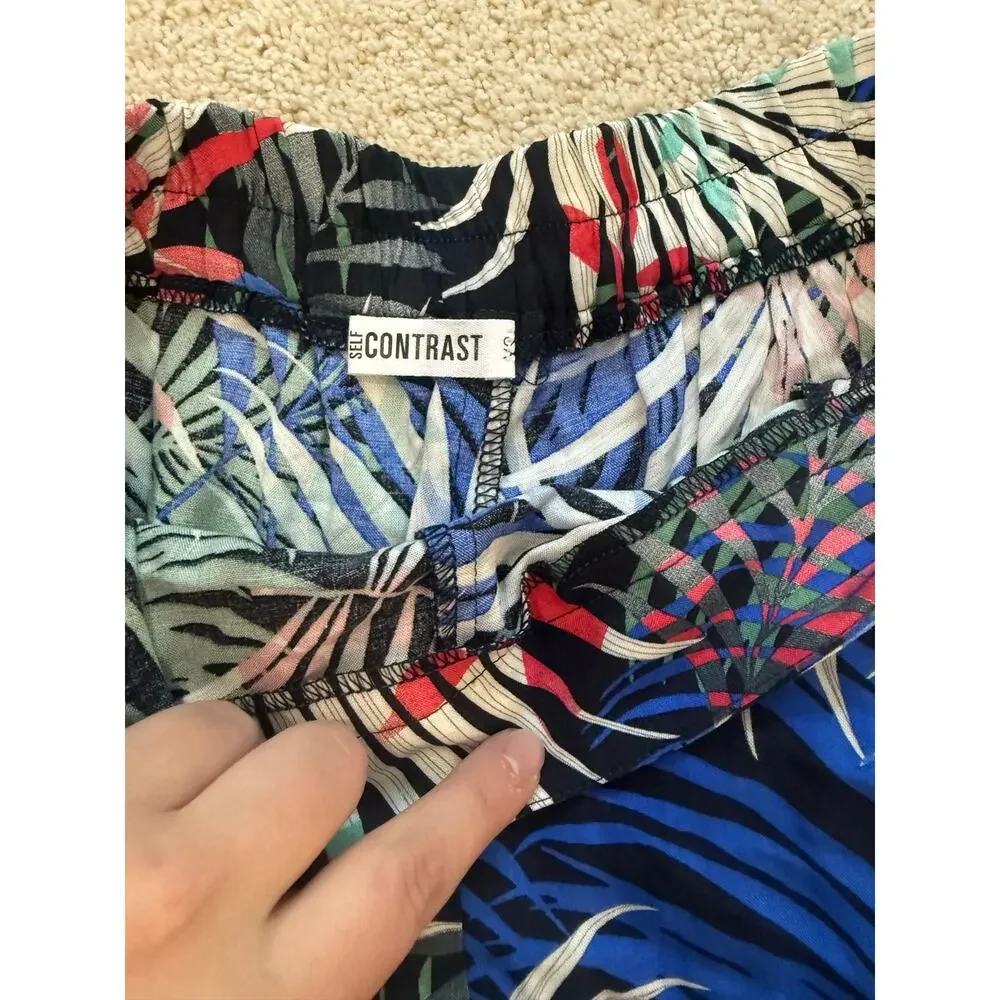 Self contrast tropical print shorts